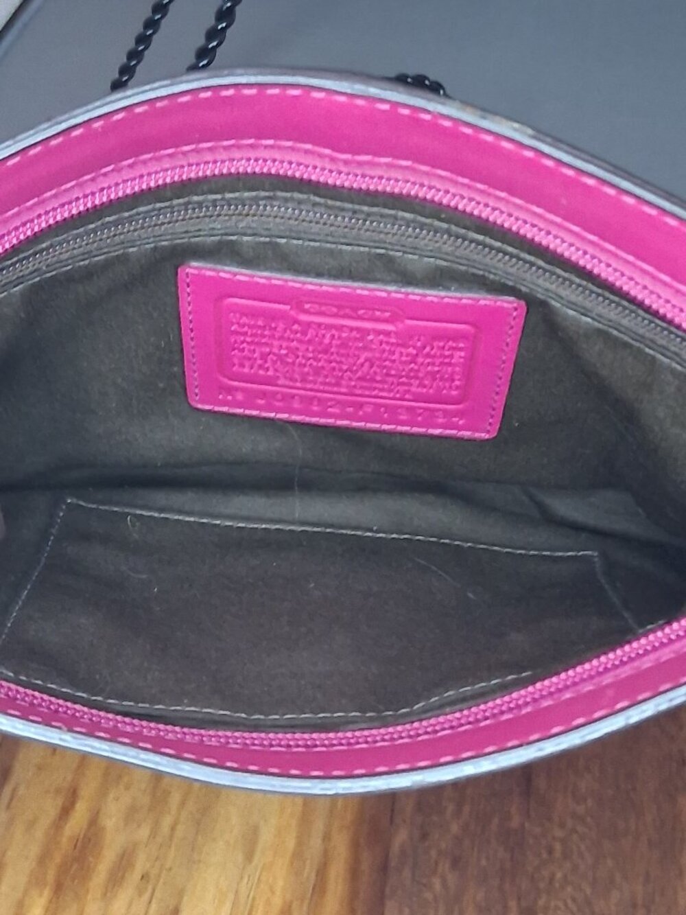 Coach 2009 Soho Magenta Pink Leather Pleated Clutch Wristlet F13734 - Picture 11 of 13